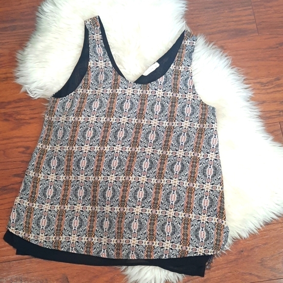 LUSH Geometric Lightweight Lined Vneck Tank Top - Picture 1 of 4